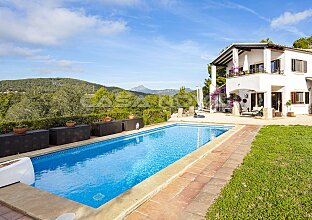 Finca Mallorca buy - rustic luxury finca in prime location