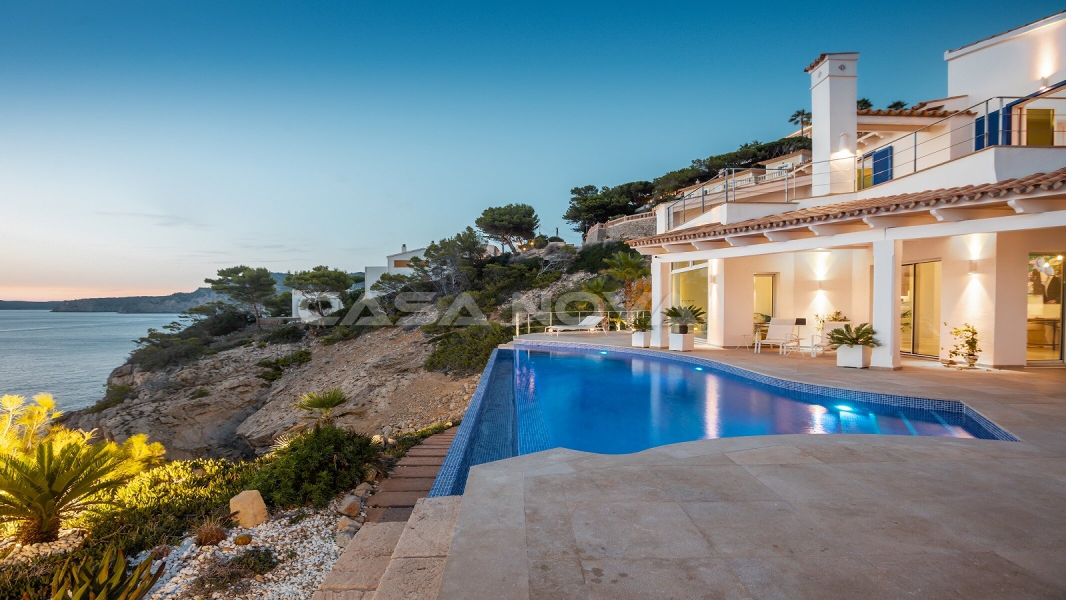 Luxus Villa mit mediterranem Flair in 1. Meereslinie 