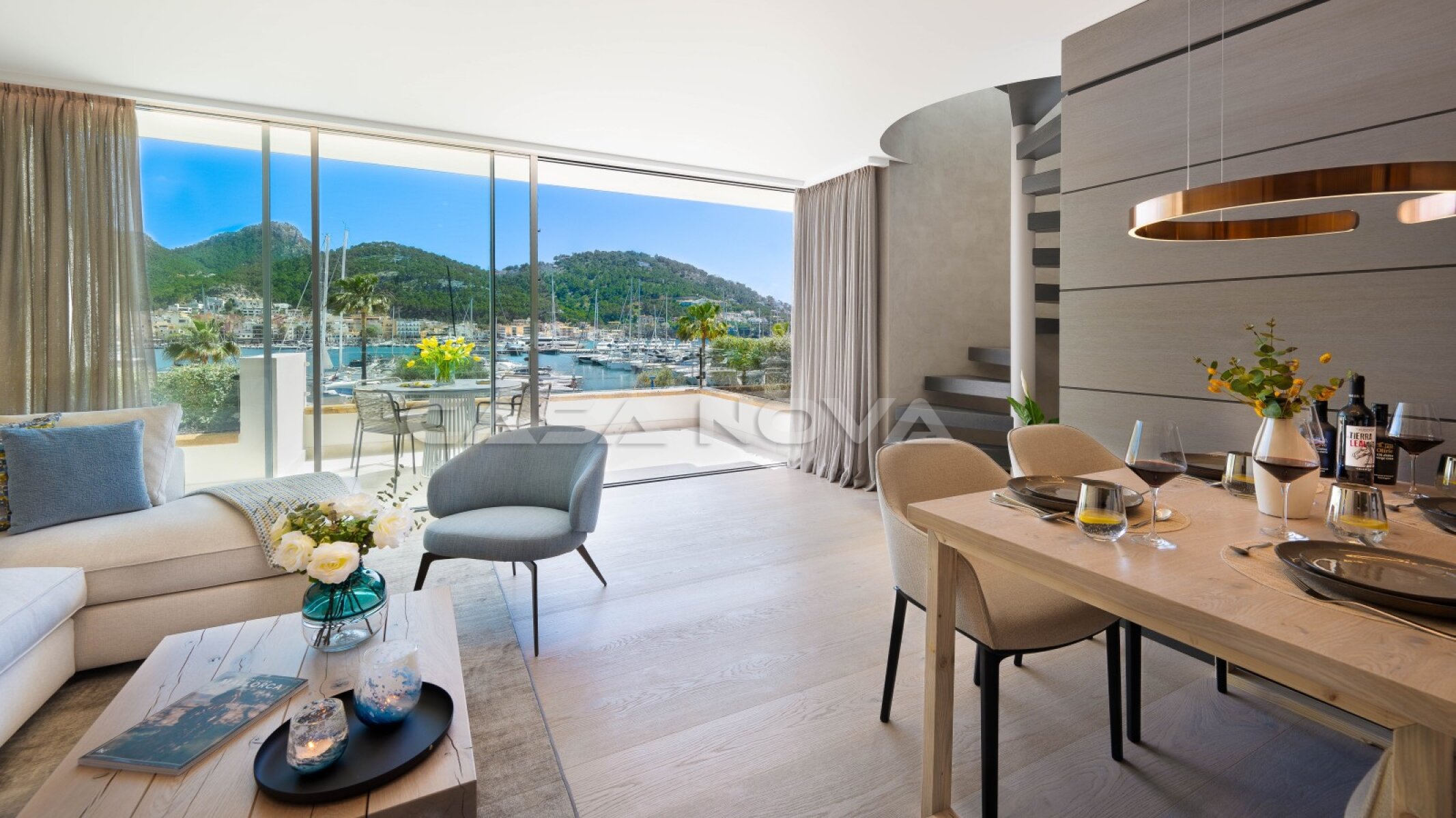 Sea view penthouse in 1st line to the marina