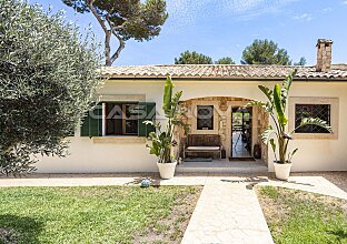 Ref. 2403624 | Charming villa in a quiet residential area