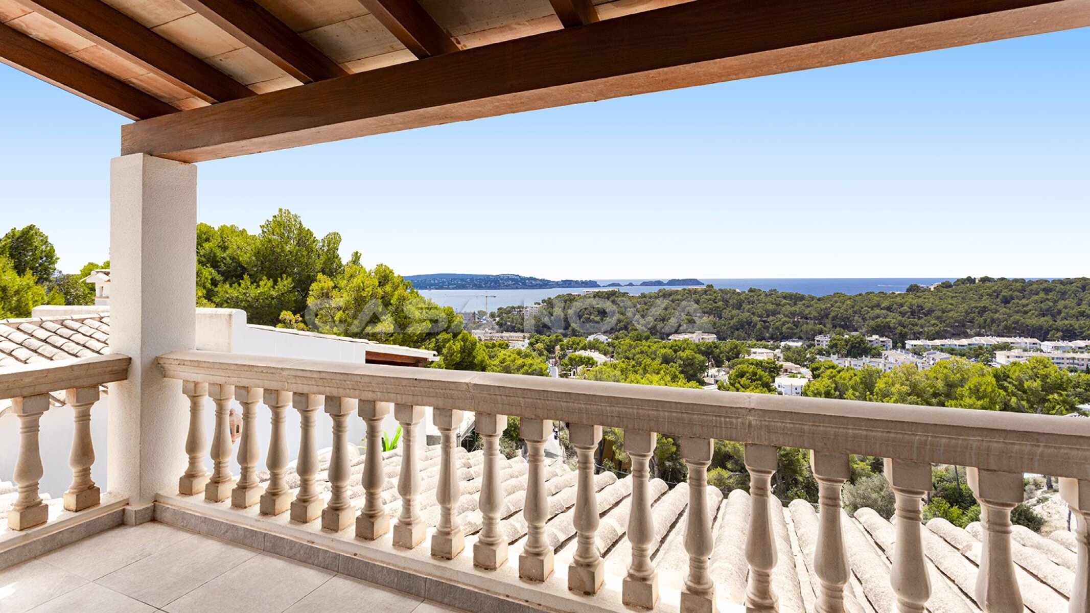 Duplex penthouse with panoramic sea views