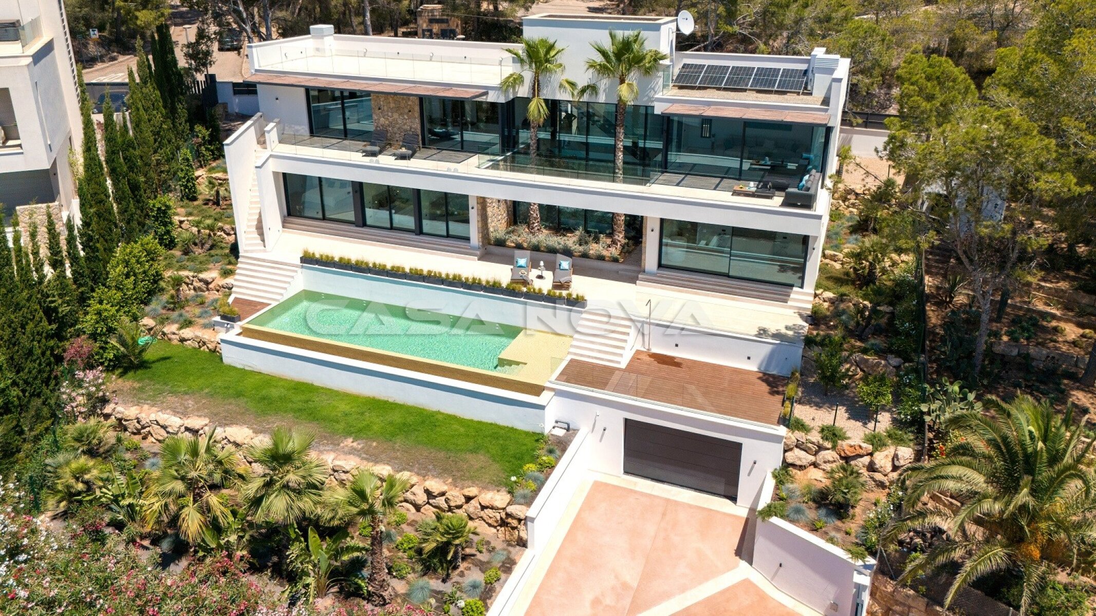 Imposing villa with unique panoramic views