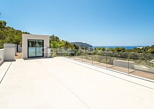 Ref. 2403364 | Imposing villa with unique panoramic views