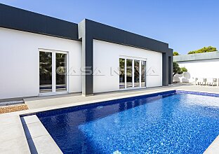 Ref. 2403638 | Moderne Villa mit Pool in begehrter Wohngegend