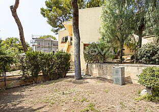 Ref. 2403641 | Mediterranean villa surrounded by nature in a quiet residential area 