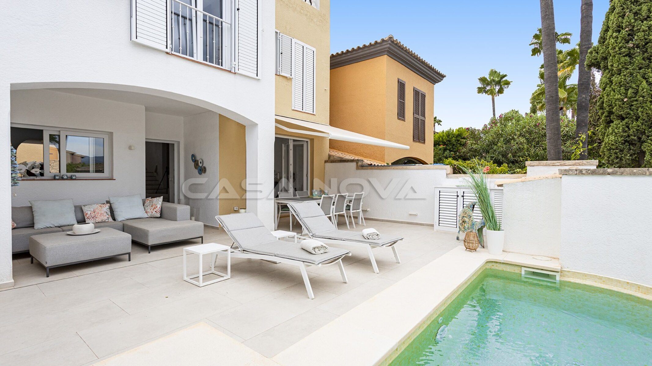 Moderne Golfvilla mit Pool