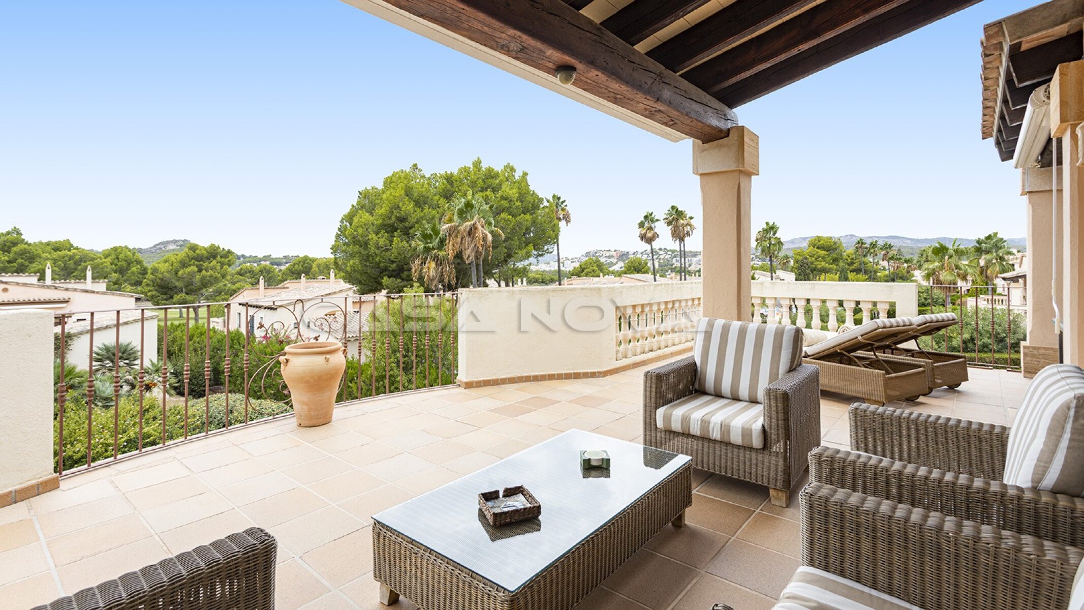 Mediterranean penthouse by the golf course