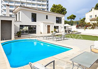 Ref. 2303653 | Moderne Villa mit Pool fußläufig zum Sandstrand