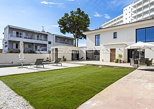 Ref. 2303653 | Modern villa with pool near the sandy beach