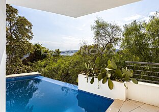 Ref. 2403652 | Charming villa with panoramic views up to the sea