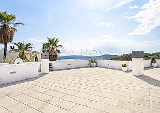 Ref. 2403652 | Charming villa with panoramic views up to the sea