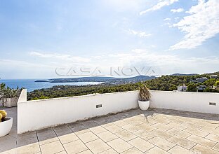 Ref. 2403652 | Charming villa with panoramic views up to the sea