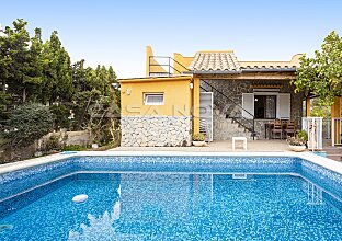 Ref. 2403649 | Villa in Mallorca with pool in quiet residential area and lots of privacy