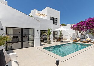 Ref. 2303660 | Modernised villa with pool in a Mediterranean residence