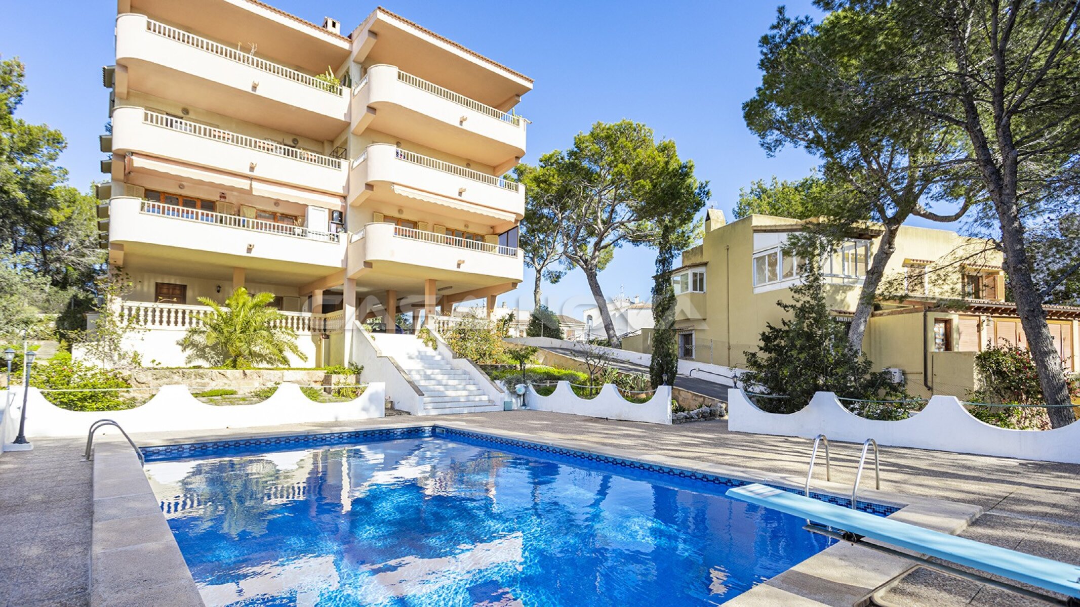 Renovated apartment with sea view 